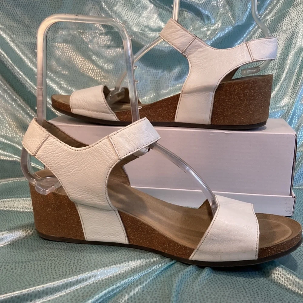 WHITE size 9.5 White Mountain cork‎ heel wedge hook & loop closure comfy! Fc 2